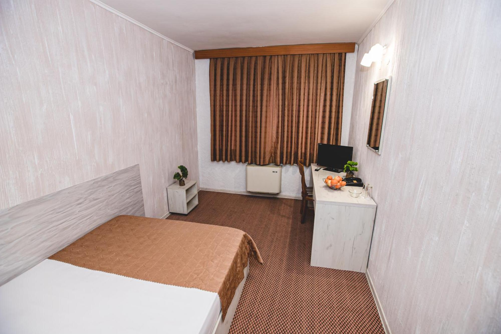 Rodopi Hotel Haskovo Bagian luar foto