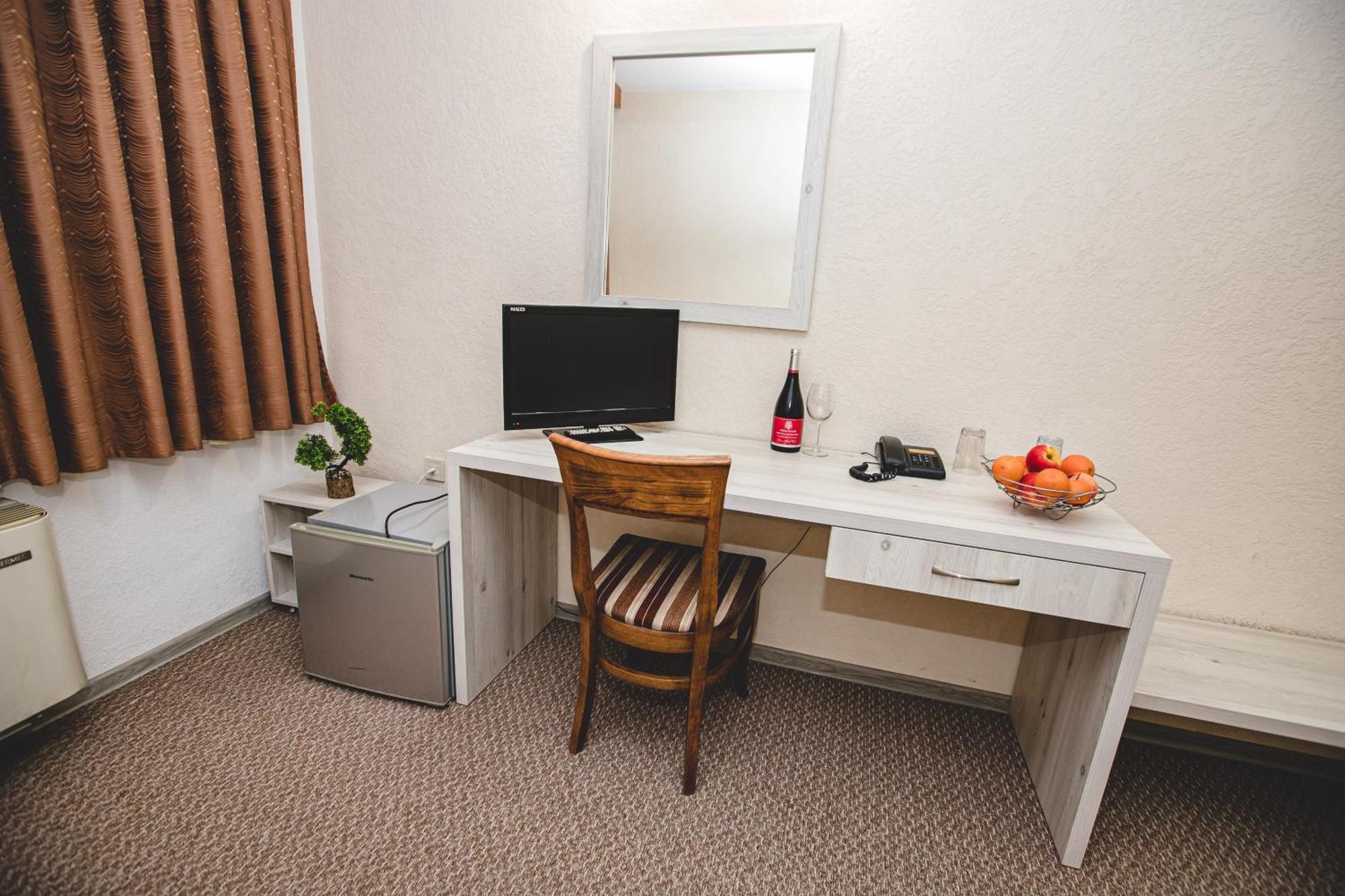 Rodopi Hotel Haskovo Bagian luar foto