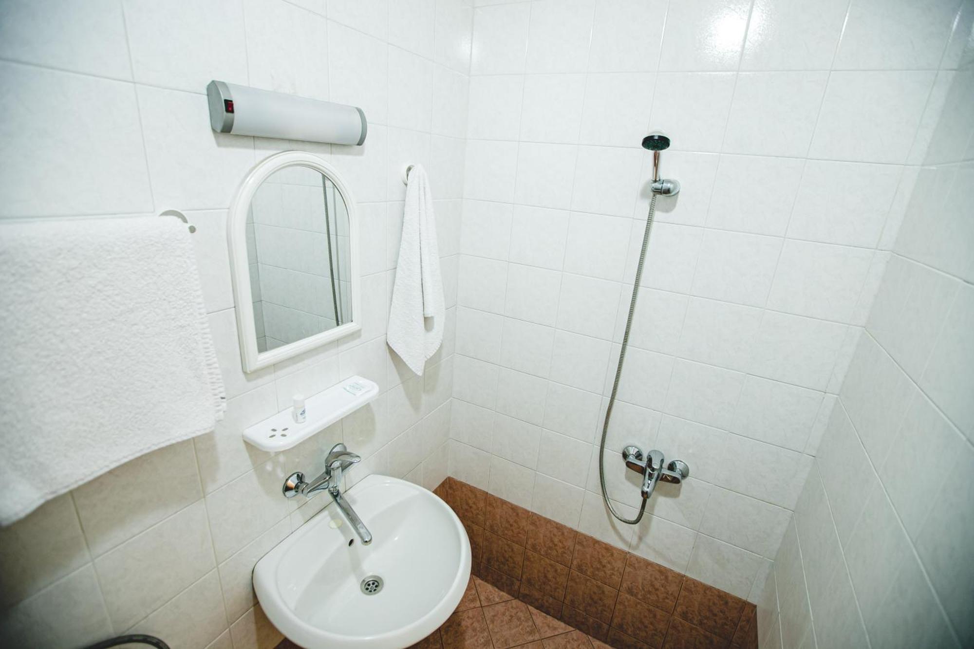 Rodopi Hotel Haskovo Bagian luar foto