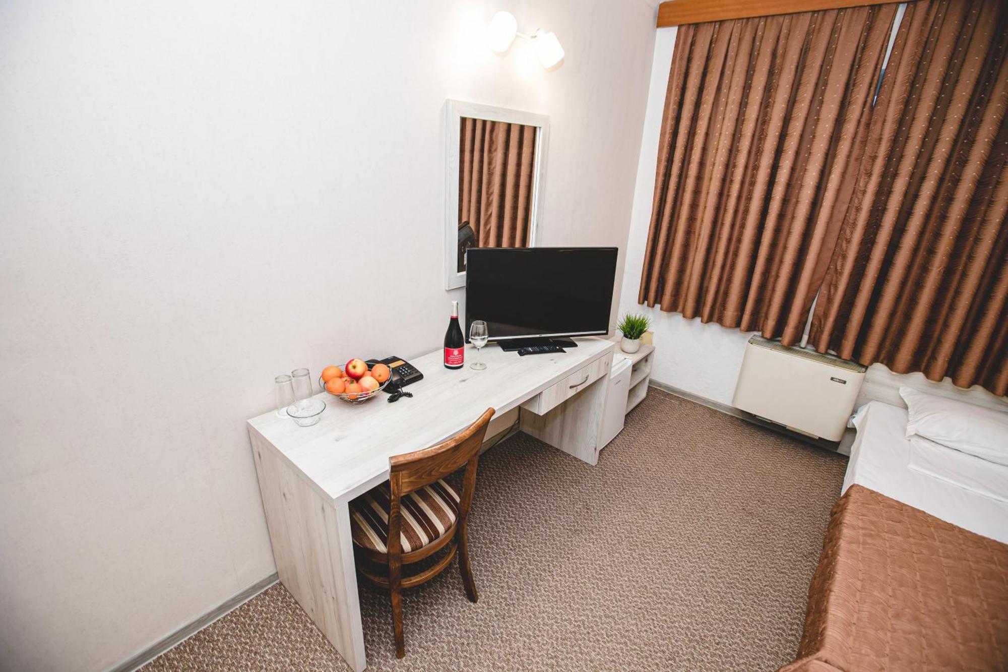 Rodopi Hotel Haskovo Bagian luar foto