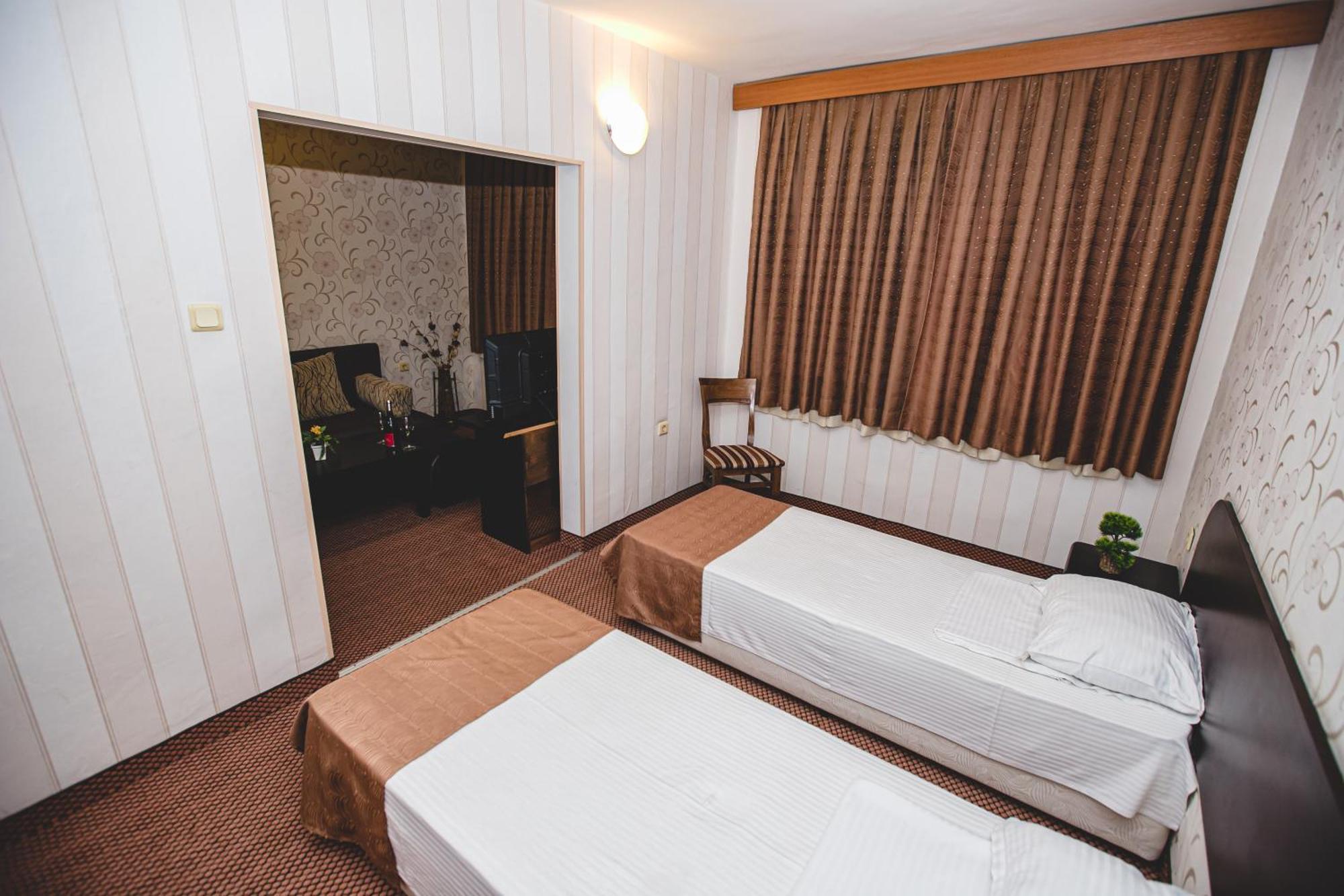 Rodopi Hotel Haskovo Bagian luar foto