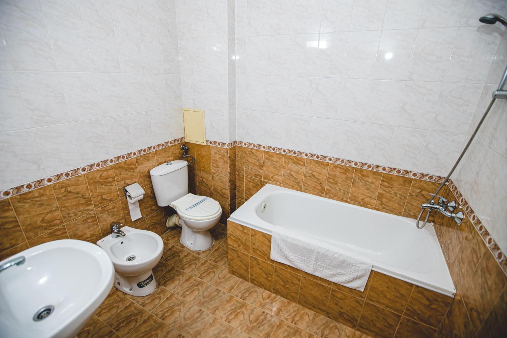 Rodopi Hotel Haskovo Bagian luar foto