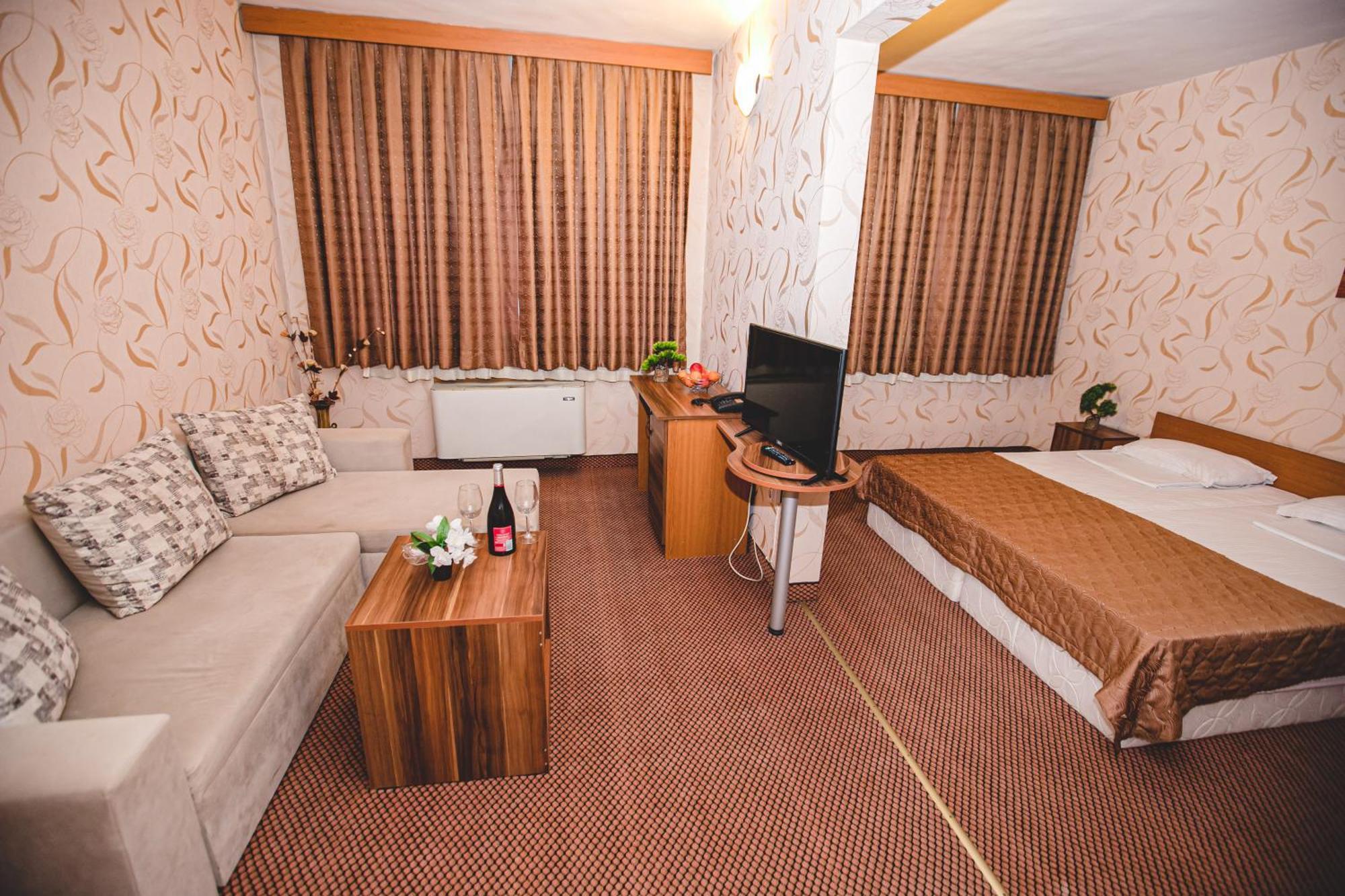 Rodopi Hotel Haskovo Bagian luar foto