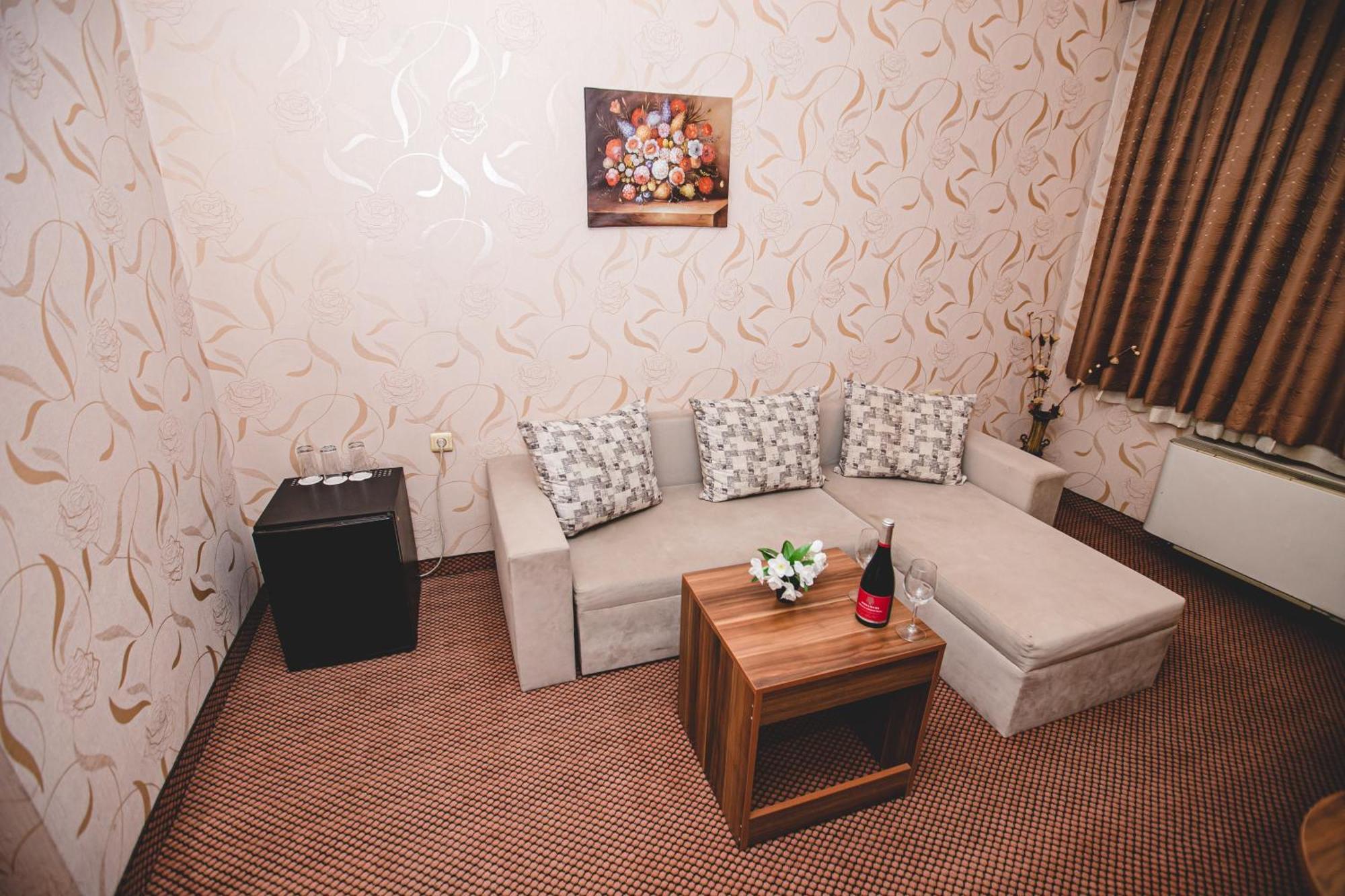 Rodopi Hotel Haskovo Bagian luar foto