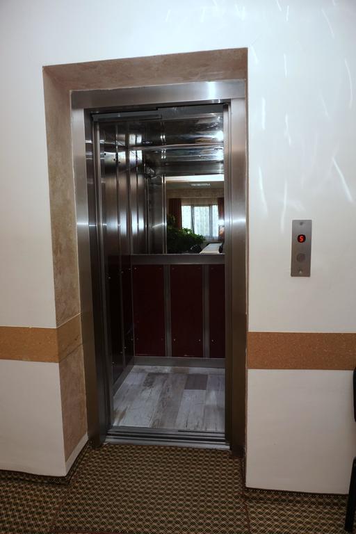 Rodopi Hotel Haskovo Bagian luar foto