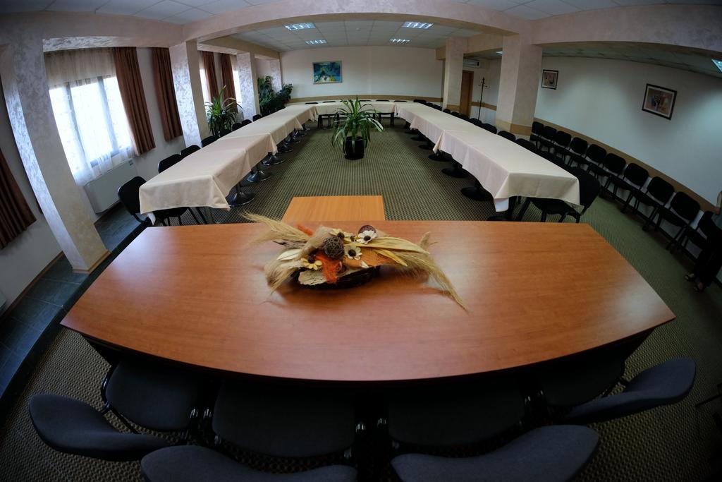 Rodopi Hotel Haskovo Bagian luar foto