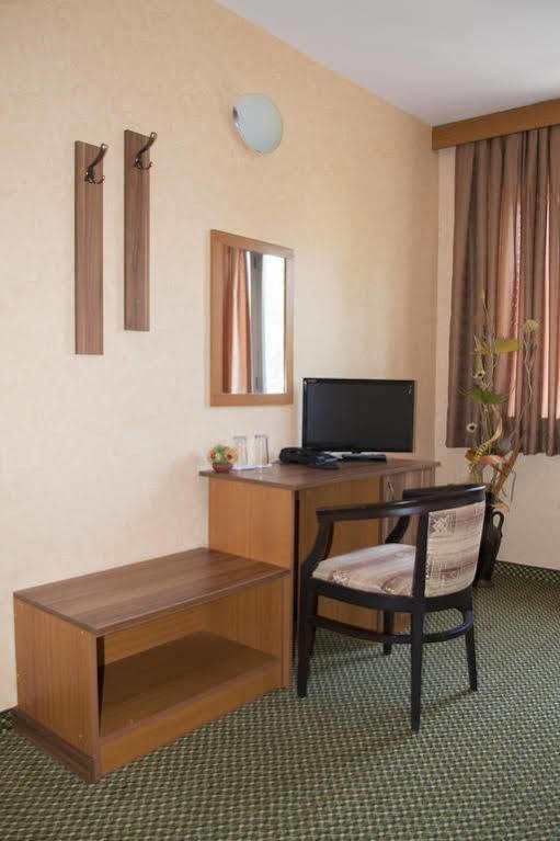 Rodopi Hotel Haskovo Bagian luar foto