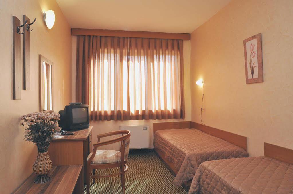 Rodopi Hotel Haskovo Bagian luar foto