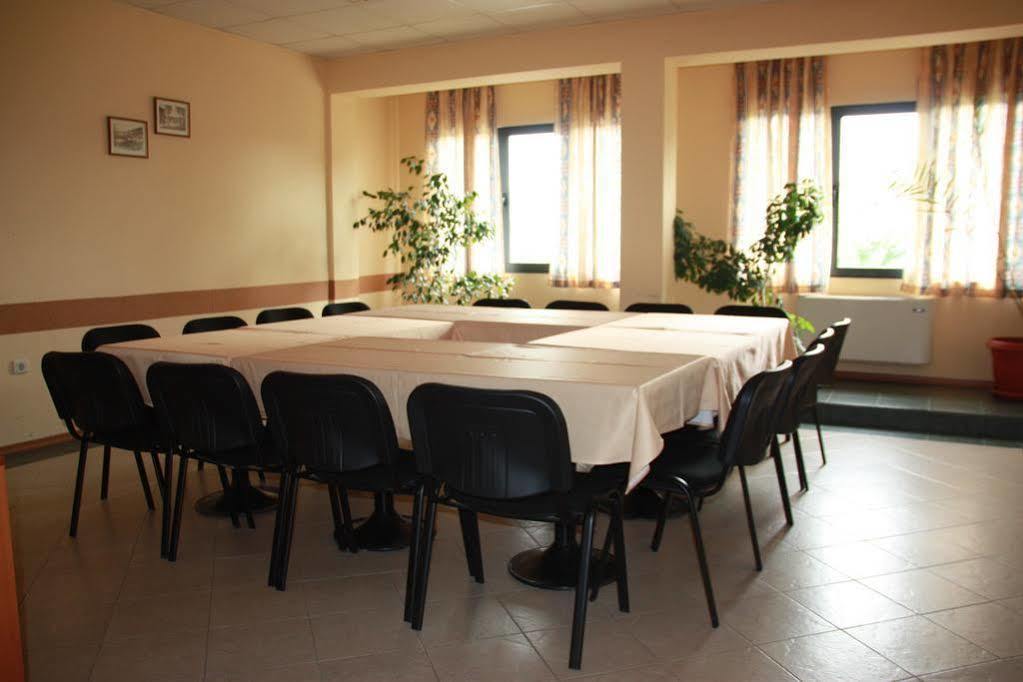 Rodopi Hotel Haskovo Bagian luar foto