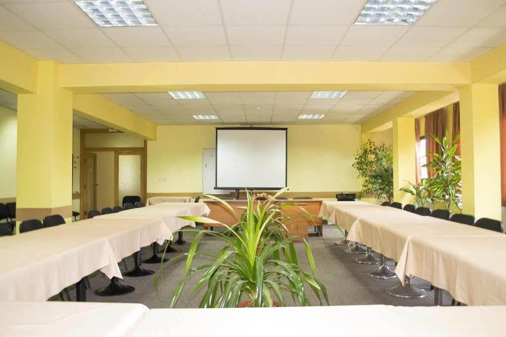 Rodopi Hotel Haskovo Bagian luar foto